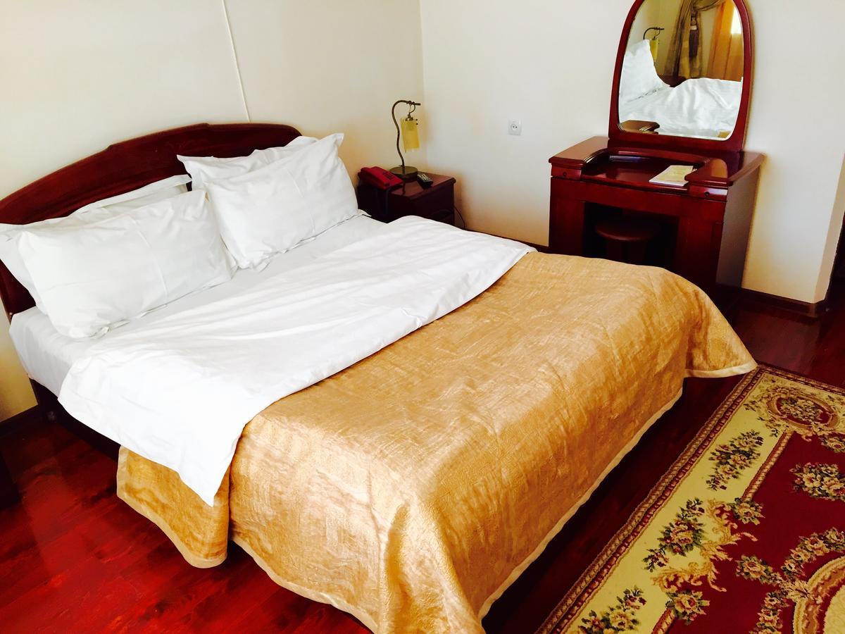 Hotel Ark Ms Taraz Exterior foto