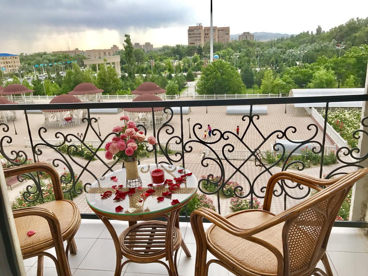 Hotel Ark Ms Taraz Exterior foto